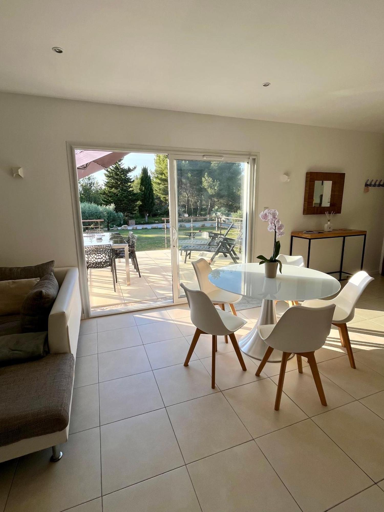 Saint-Mitre-les-Remparts Villa Bahia - Bas De Villa En Pleine Nature ! מראה חיצוני תמונה